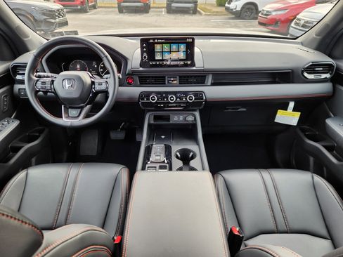 Certified 2025 Honda Pilot TrailSport image 8