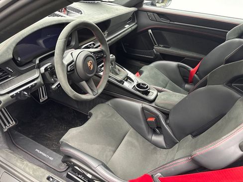 Certified 2025 Porsche 911 GT3 RWD image 5