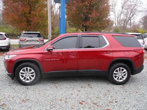 Used 2020 Chevrolet Traverse LT image 2