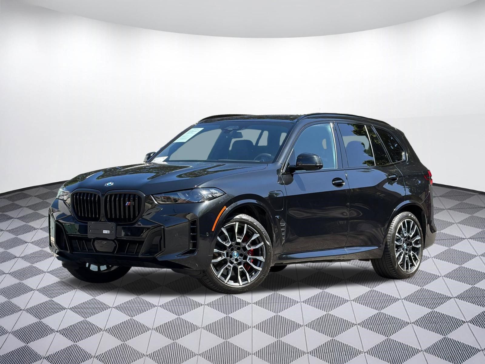 Used 2024 BMW X5 xDrive50e w/ Executive Package AWD/4WD image 1