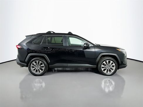 Used 2023 Toyota RAV4 XLE Premium image 8