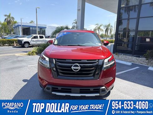 Used 2024 Nissan Pathfinder SL w/ SL Premium Package FWD image 3