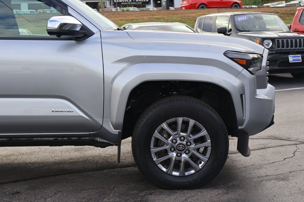 Certified 2025 Toyota Tacoma Limited AWD/4WD image 10