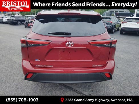 Used 2021 Toyota Highlander XLE AWD/4WD image 6