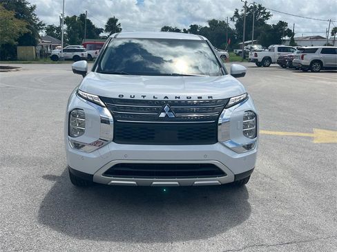 New 2025 Mitsubishi Outlander SE image 8