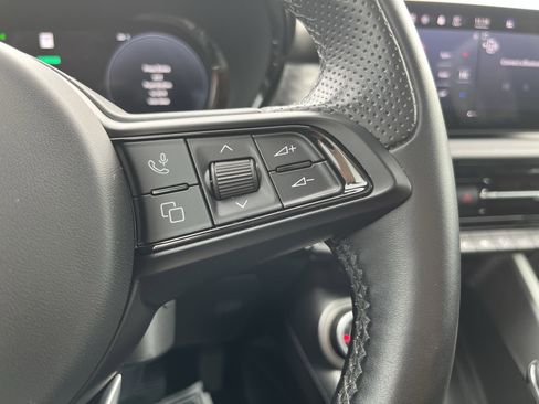 Used 2024 Alfa Romeo Tonale Ti image 25