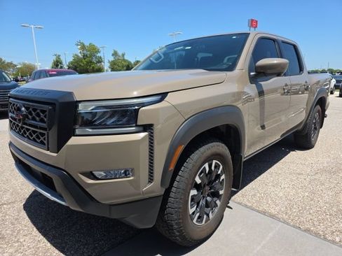 Used 2022 Nissan Frontier Pro-X RWD image 3