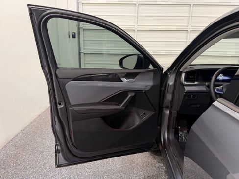 Used 2026 Volkswagen Tiguan SE w/ Panoramic Sunroof Package AWD/4WD image 19
