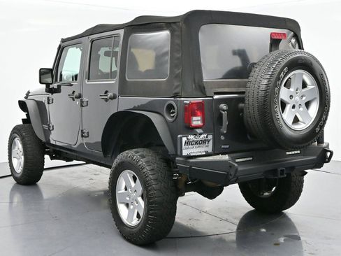 Used 2017 Jeep Wrangler Unlimited Rubicon w/ Connectivity Group AWD/4WD image 5
