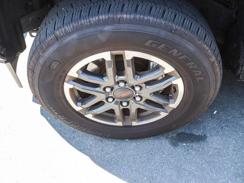 Used 2025 Toyota Tacoma TRD Sport image 18