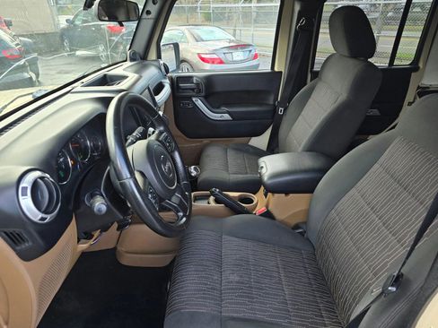 Used 2012 Jeep Wrangler Unlimited Sahara w/ Connectivity Group image 18