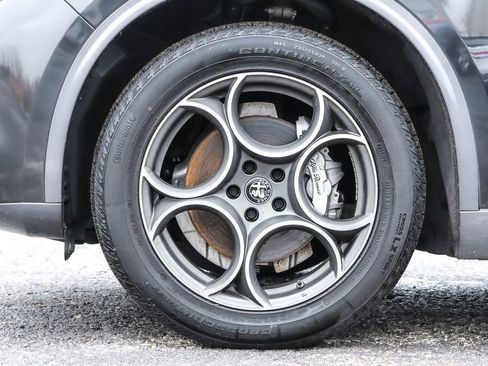 Used 2023 Alfa Romeo Stelvio Ti image 17