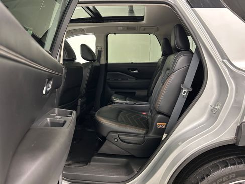 Used 2022 Nissan Pathfinder Platinum w/ Cargo Package AWD/4WD image 29