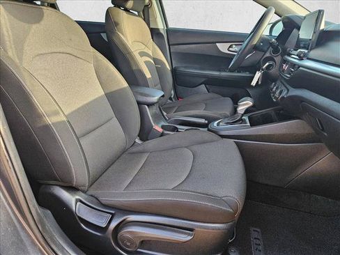 Used 2022 Kia Forte LXS FWD image 19