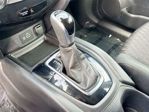 Used 2020 Nissan Rogue S image 17