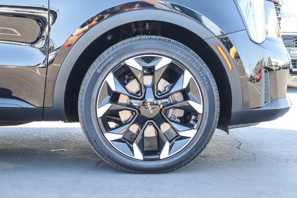 Certified 2025 Kia Sorento SX FWD image 10