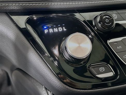 Used 2025 Chrysler Pacifica Limited image 22