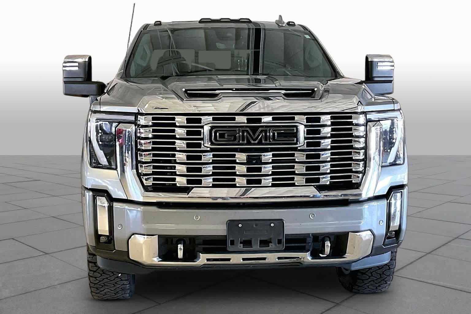 Used 2024 GMC Sierra 2500 Denali w/ Denali Reserve Package AWD/4WD image 3