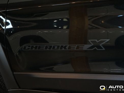 Used 2022 Jeep Cherokee Sport AWD/4WD image 9