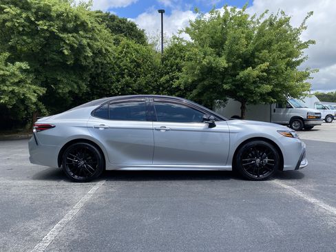 Used 2024 Toyota Camry XSE FWD image 10