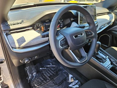 Used 2025 Jeep Compass Sport AWD/4WD image 18
