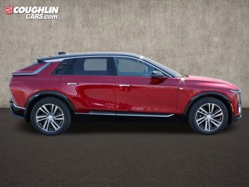 New 2025 Cadillac Lyriq Luxury w/ LPO, Floor Liner Package image 7