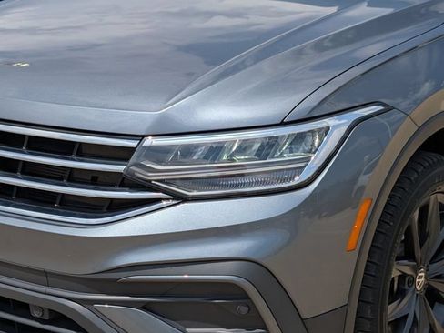 Used 2024 Volkswagen Tiguan SE AWD/4WD image 10