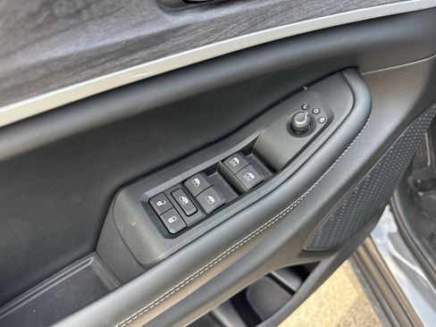 New 2025 Jeep Grand Cherokee L Limited w/ Trailer Tow Package image 20