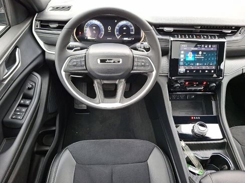 Used 2023 Jeep Grand Cherokee Altitude image 21