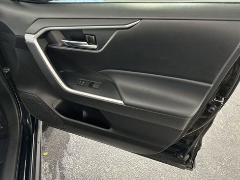 Used 2022 Toyota RAV4 XLE Premium image 36