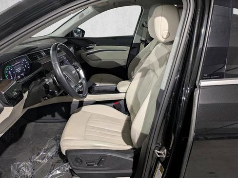 Used 2024 Audi Q8 e-tron Premium Plus w/ Premium Plus Package image 22