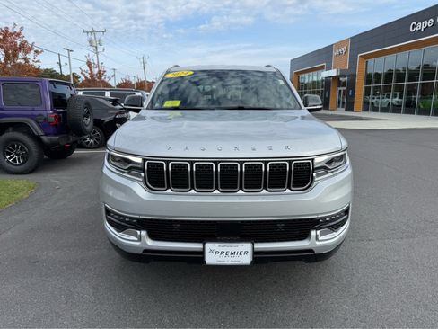 Used 2024 Jeep Wagoneer 4WD image 2