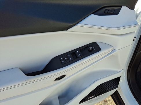 New 2026 Jeep Cherokee Overland image 9