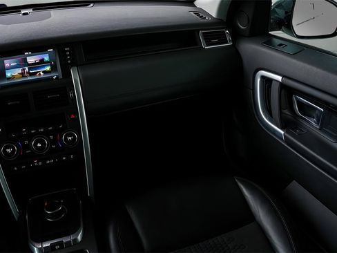 Used 2019 Land Rover Discovery Sport SE image 43