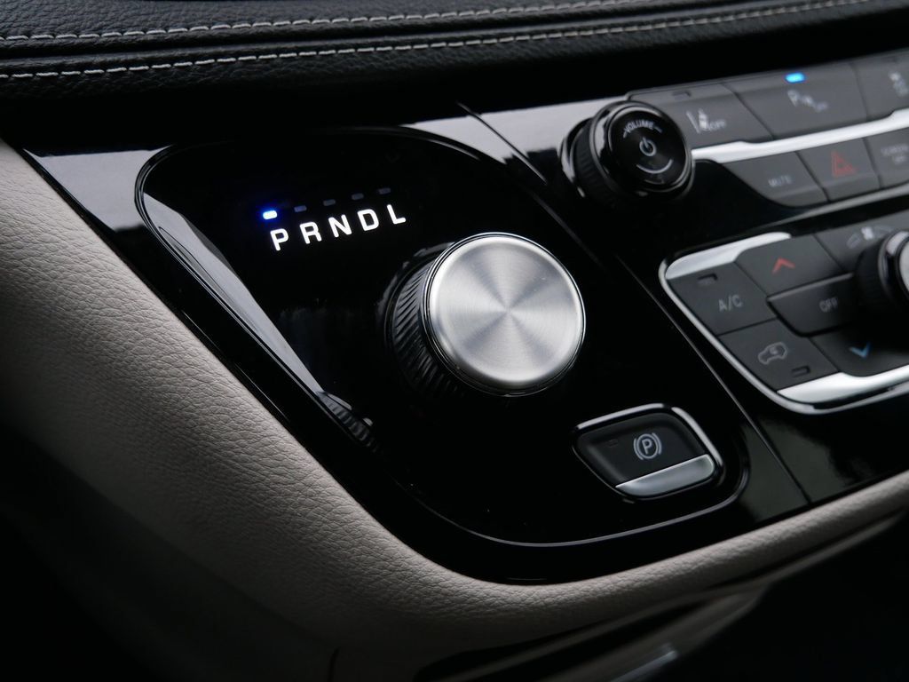 Used 2024 Chrysler Pacifica Limited FWD image 22