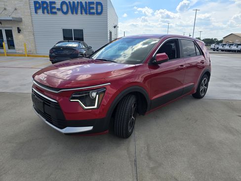 Used 2024 Kia Niro LX FWD image 7