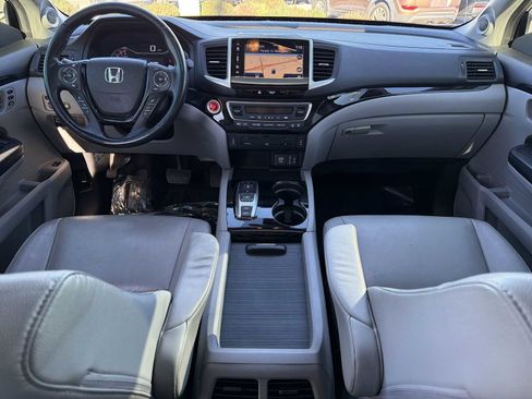 Used 2017 Honda Pilot Touring image 9