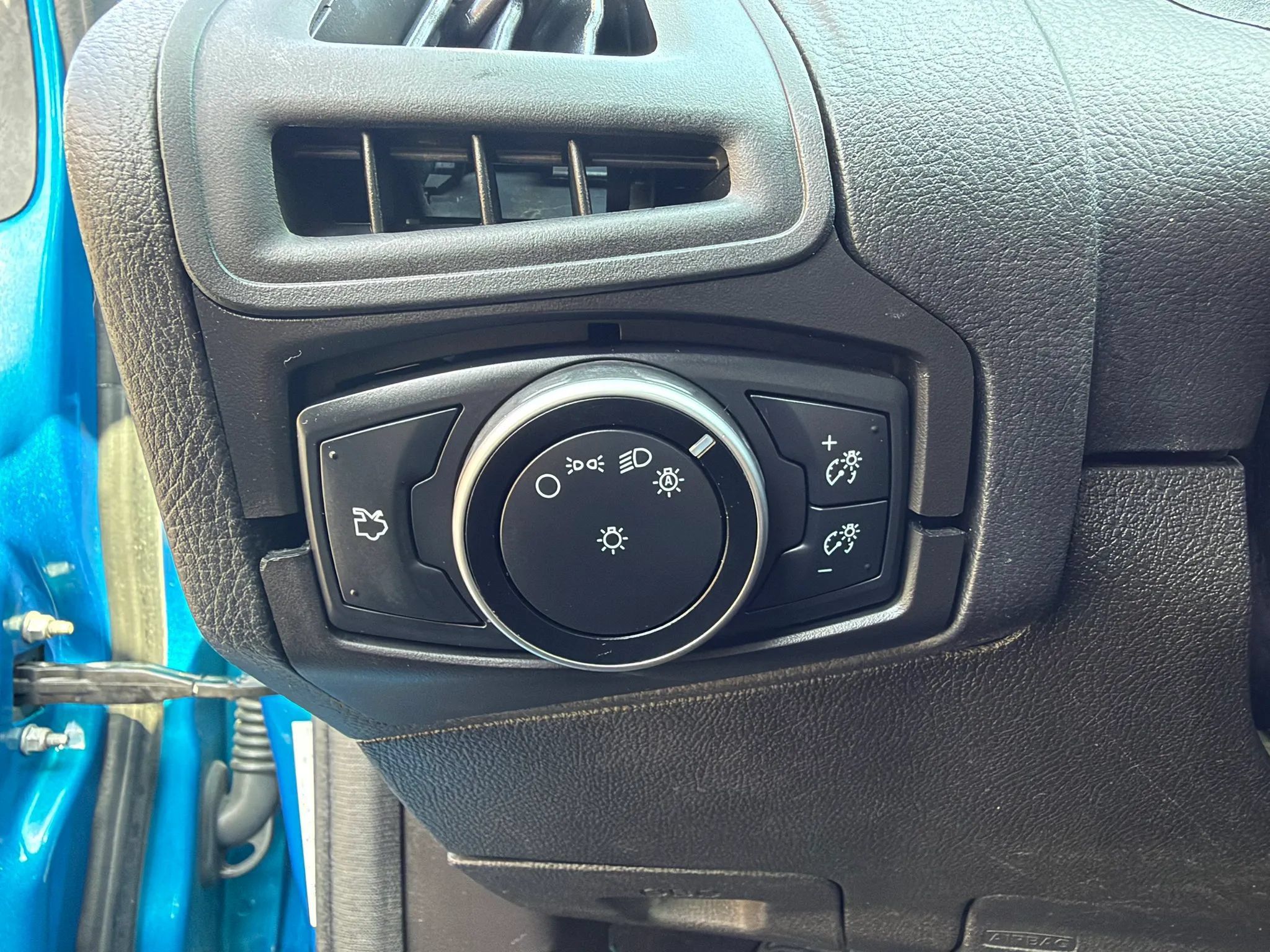 Used 2016 Ford Focus SE w/ SE Cold Weather Package FWD image 26
