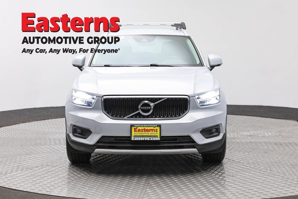 Used 2021 Volvo XC40 T4 Momentum FWD image 4