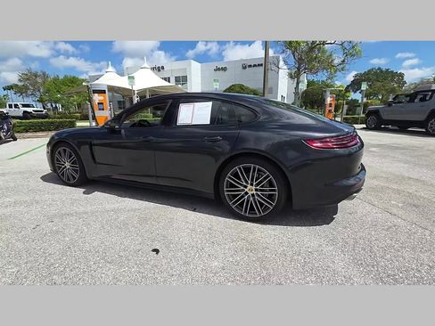 Used 2018 Porsche Panamera image 42