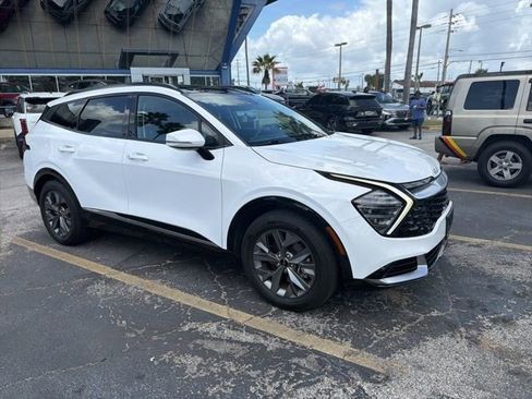 Used 2024 Kia Sportage SX image 3