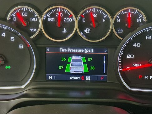 Used 2021 Chevrolet Silverado 1500 LT AWD/4WD image 16