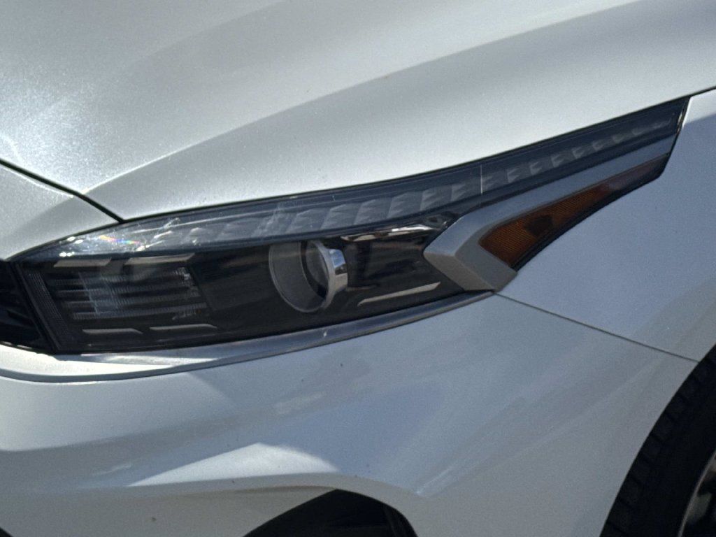 Used 2024 Kia Forte LXS FWD image 4