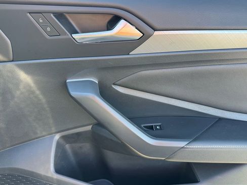 Used 2024 Volkswagen Jetta SE image 22