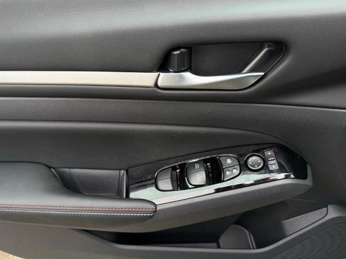 New 2025 Nissan Altima 2.5 SR w/ SR Premium Package image 20