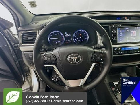 Used 2019 Toyota Highlander XLE AWD/4WD image 14