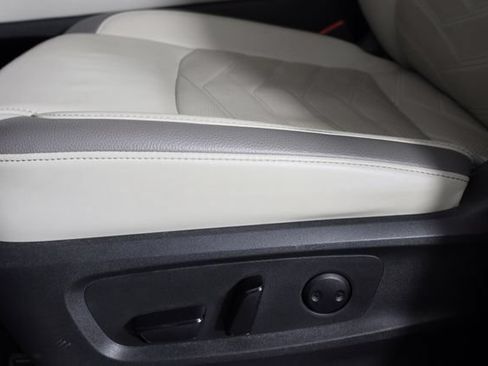 Used 2022 Nissan Pathfinder Platinum w/ Cargo Package FWD image 24