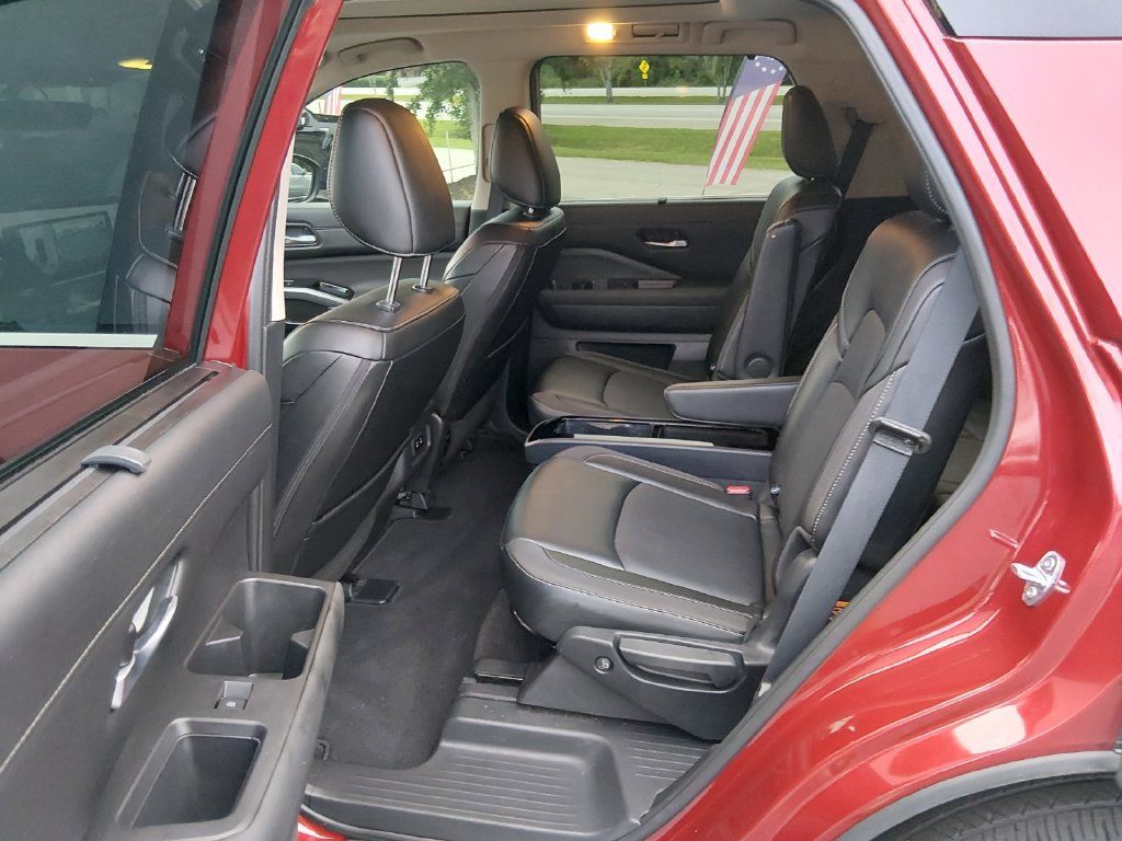 Used 2026 Nissan Pathfinder SL w/ SL Premium Package FWD image 15
