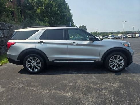 Used 2020 Ford Explorer XLT w/ Equipment Group 202A AWD/4WD image 2