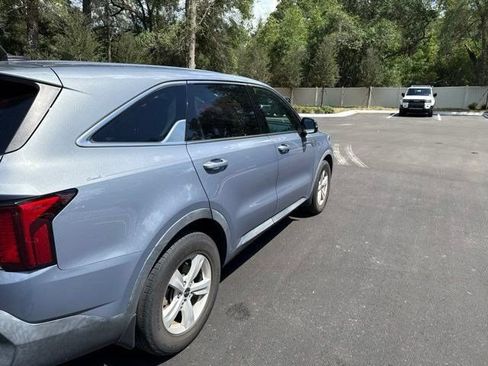 Used 2023 Kia Sorento LX FWD image 5